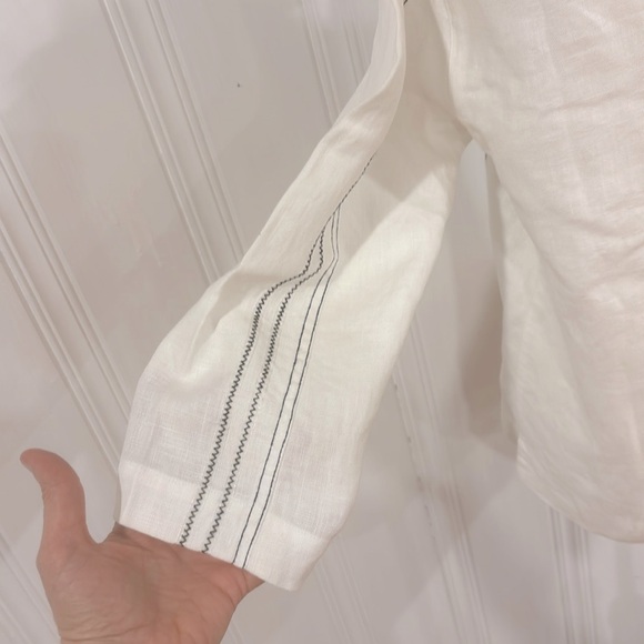 Beautiful thick white linen shirt with black topstitching - Picture 4 of 8